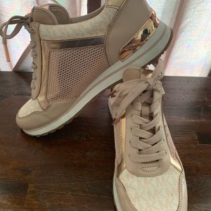 Micheal Kors rose gold fashion sneaker